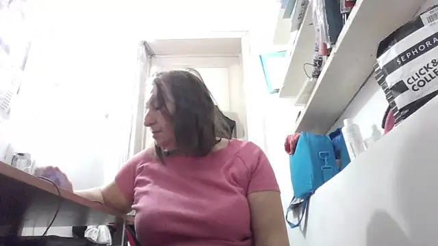 AnnaLive570 online show from 12-17-25, 05:24