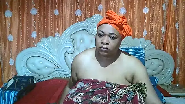 BUSTY QUEEEN online show from 10-20-25, 06:25