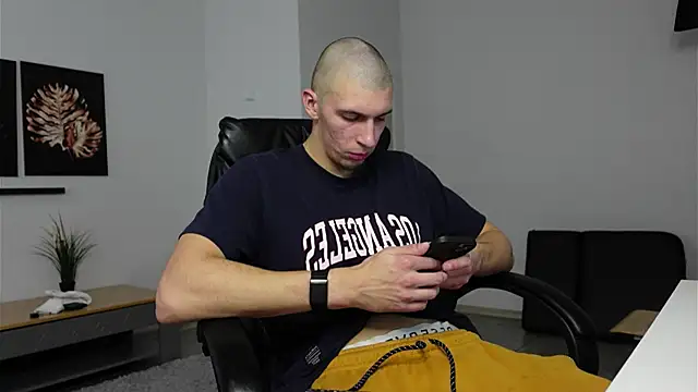 Ryan Dozer online show from 10-30-25, 08:16