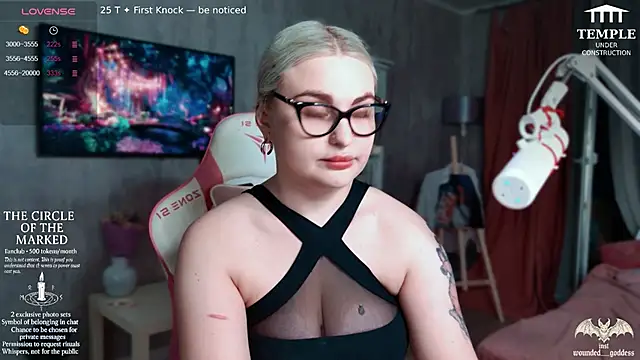 Snapshot of Wounded_Goddess_ chatting on 11-12-25, 05:24 Wounded Goddess online show from 11-12-25, 05:24