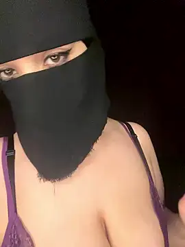 Snapshot of RooVaaN-Xx chatting on 01-09-26, 06:31 RooVaaN-Xx online show from 01-09-26, 06:31