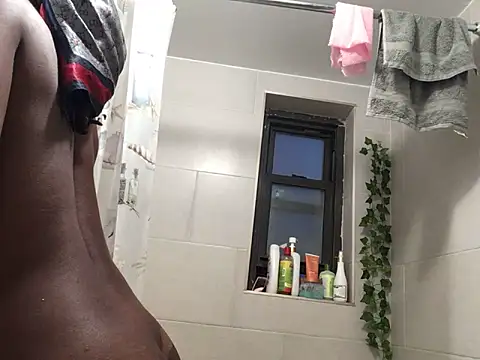 littyleesh1 online show from 06-06-26, 12:49