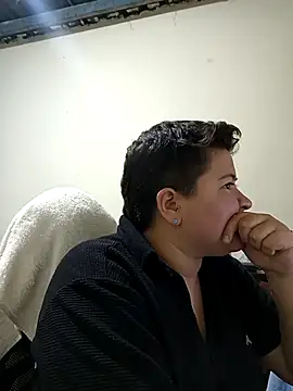 Snapshot of Noha_Whiitee chatting on 11-21-25, 03:49 Noha Whiitee online show from 11-21-25, 03:49