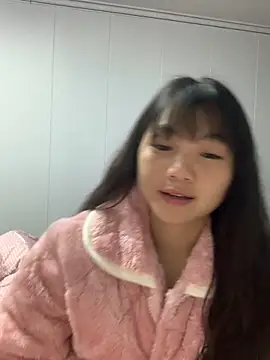 Emlyly-18 online show from 10-26-25, 01:11