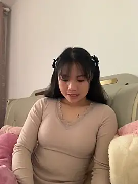 Emlyly-18 online show from 11-17-25, 04:18