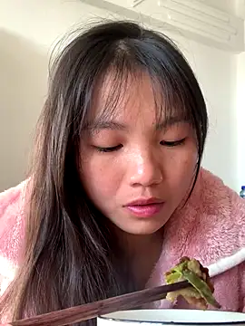 Emlyly-18 online show from 11-19-25, 12:43