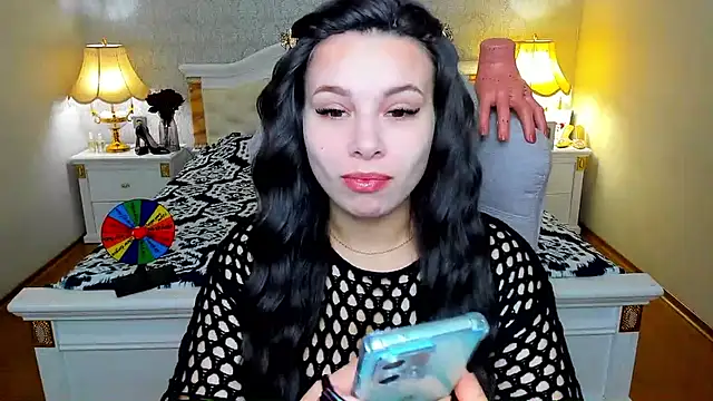 Snapshot of OmniaSher chatting on 11-13-25, 10:25 OmniaSher online show from 11-13-25, 10:25