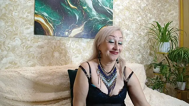  Sara  Smith  online show from 10-11-25, 04:12