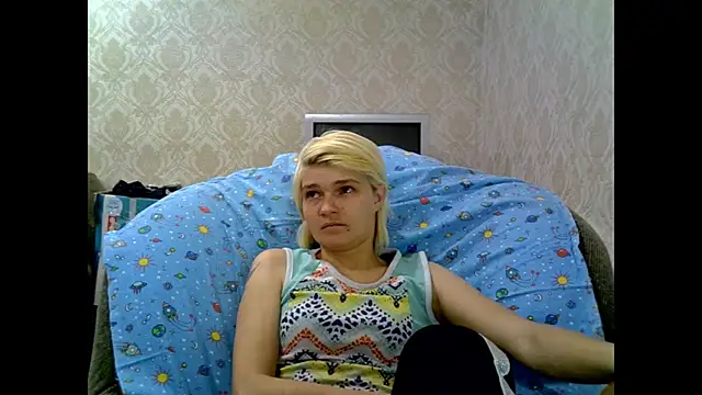 Snapshot of SaraSnow_ chatting on 12-03-25, 06:06 SaraSnow online show from 12-03-25, 06:06