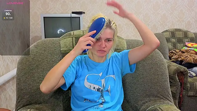 Snapshot of SaraSnow_ chatting on 12-16-25, 06:35 SaraSnow online show from 12-16-25, 06:35