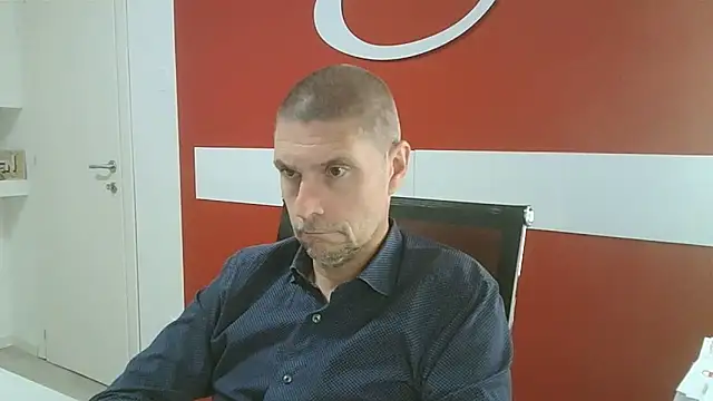Snapshot of max79ve31 chatting on 05-20-26, 12:11 max79ve31 online show from 05-20-26, 12:11