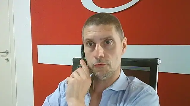 Snapshot of max79ve31 chatting on 06-11-26, 03:10 max79ve31 online show from 06-11-26, 03:10