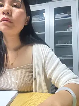 Snapshot of xiaonan- chatting on 10-27-25, 09:02 xiaonan- online show from 10-27-25, 09:02