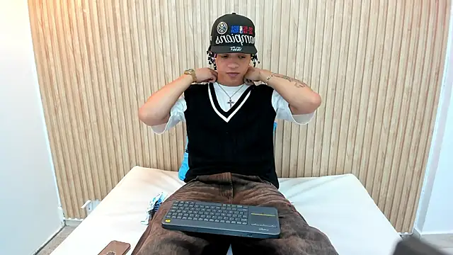 Snapshot of MARSHALL_SPENCER chatting on 09-26-25, 01:26 MARSHALL SPENCER online show from 09-26-25, 01:26