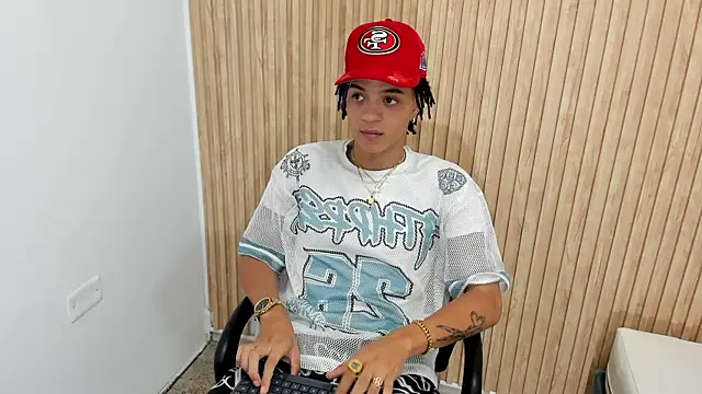 Snapshot of MARSHALL_SPENCER chatting on 10-18-25, 01:23 MARSHALL SPENCER online show from 10-18-25, 01:23