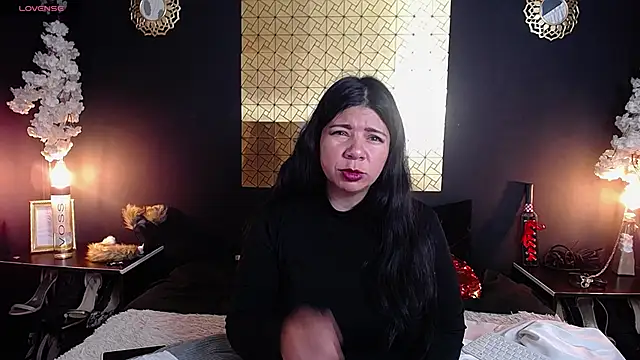 Snapshot of kinky_momm chatting on 10-01-25, 01:06 kinky momm online show from 10-01-25, 01:06