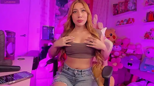 Issa Moon  online show from 10-30-25, 12:23