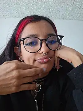 carolinerue online show from 04-19-26, 09:28