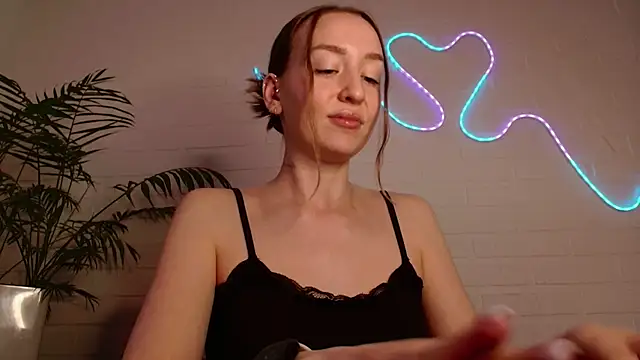 WhitePrincessLuna online show from 04-19-26, 04:06