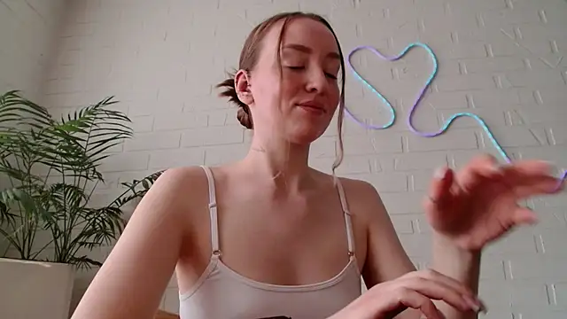 Snapshot of WhitePrincessLuna chatting on 04-27-26, 01:42 WhitePrincessLuna online show from 04-27-26, 01:42