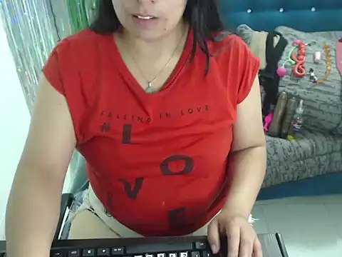 Snapshot of Cristalfire_69 chatting on 09-30-25, 02:11 Cristalfire 69 online show from 09-30-25, 02:11