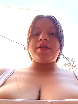 Shell Latina online show from 10-28-25, 01:47