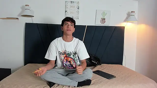 maicol cum23 online show from 04-11-26, 03:11