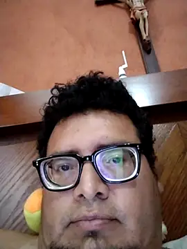 Santiagoqro85 online show from 10-29-25, 07:04