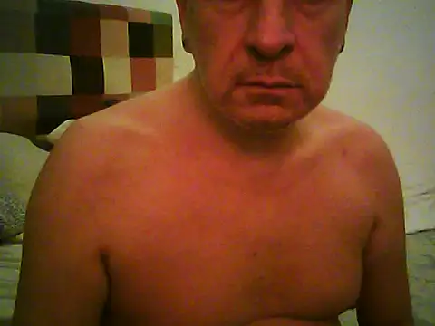 Snapshot of tuplaceroll chatting on 10-26-25, 02:39 tuplaceroll online show from 10-26-25, 02:39