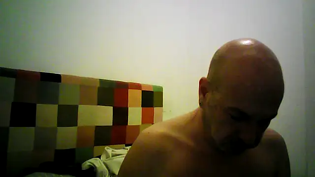 Snapshot of tuplaceroll chatting on 10-28-25, 12:47 tuplaceroll online show from 10-28-25, 12:47