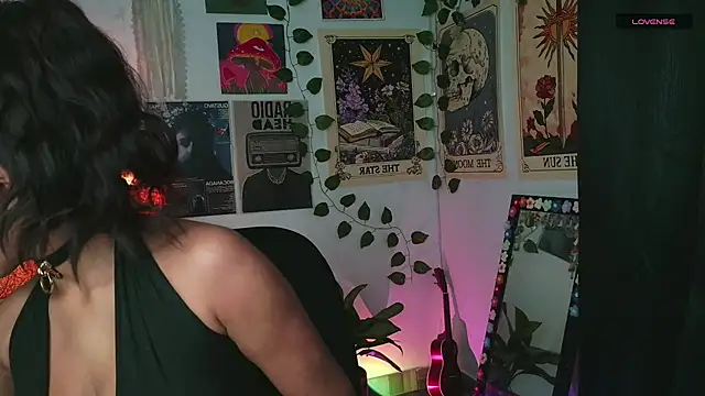 Snapshot of Raven_luv chatting on 09-17-25, 10:00 Raven luv online show from 09-17-25, 10:00