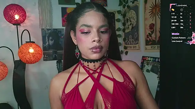 Snapshot of Raven_luv chatting on 09-19-25, 01:18 Raven luv online show from 09-19-25, 01:18