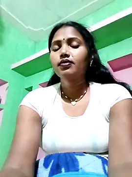 Snapshot of Cm_pooja chatting on 02-24-26, 08:40 Cm pooja online show from 02-24-26, 08:40