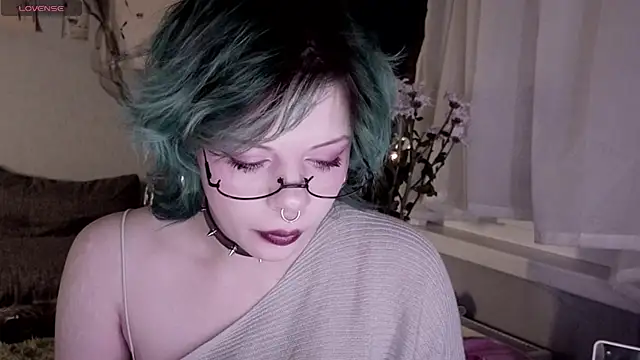 Snapshot of Alice_Zev chatting on 10-27-25, 04:22 Alice Zev online show from 10-27-25, 04:22