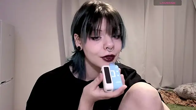 Snapshot of Alice_Zev chatting on 12-16-25, 06:40 Alice Zev online show from 12-16-25, 06:40