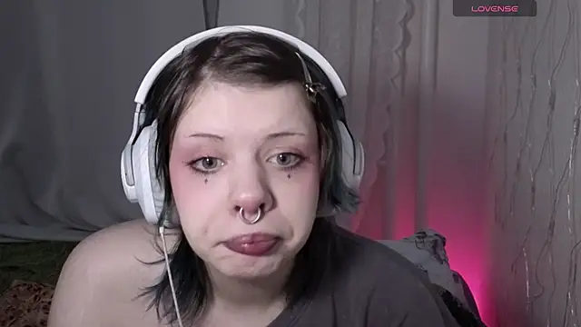 Snapshot of Alice_Zev chatting on 01-16-26, 10:47 Alice Zev online show from 01-16-26, 10:47