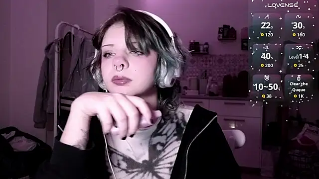 Snapshot of Alice_Zev chatting on 02-10-26, 02:26 Alice Zev online show from 02-10-26, 02:26