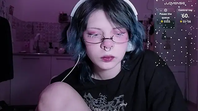 Snapshot of Alice_Zev chatting on 02-12-26, 11:22 Alice Zev online show from 02-12-26, 11:22