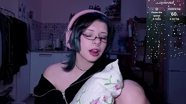 Snapshot of Alice_Zev chatting on 02-19-26, 11:34 Alice Zev online show from 02-19-26, 11:34