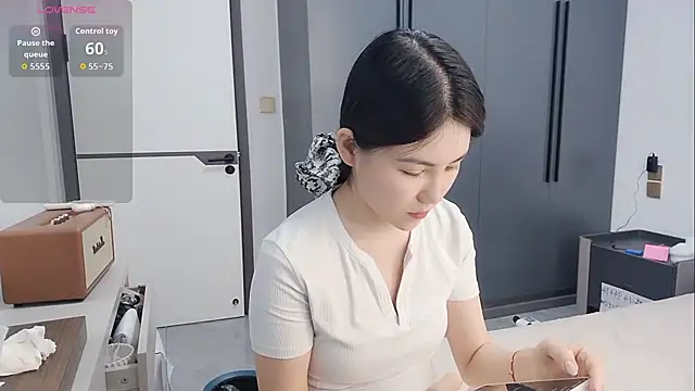 Snapshot of luckckcj chatting on 11-04-25, 06:23 luckckcj online show from 11-04-25, 06:23