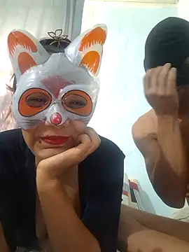 Snapshot of Layd38 chatting on 11-07-25, 11:32 Layd38 online show from 11-07-25, 11:32