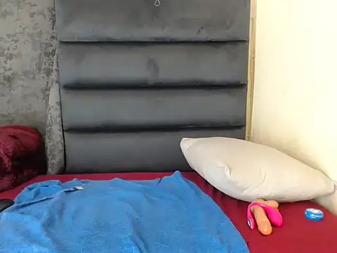 Snapshot of Didienana chatting on 09-16-25, 08:10 Didienana online show from 09-16-25, 08:10