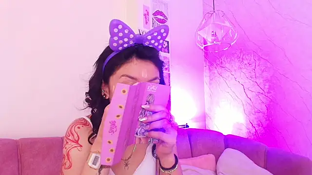 april bennett online show from 10-27-25, 12:31