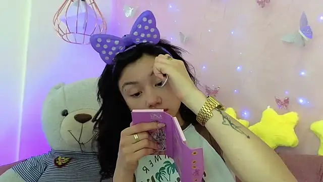 april bennett online show from 11-27-25, 01:02