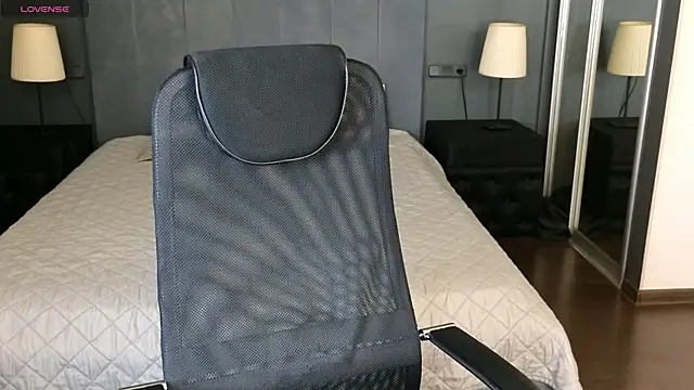 Snapshot of LouieEvans chatting on 10-28-25, 08:55 LouieEvans online show from 10-28-25, 08:55