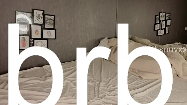 Snapshot of LouieEvans chatting on 11-06-25, 11:26 LouieEvans online show from 11-06-25, 11:26