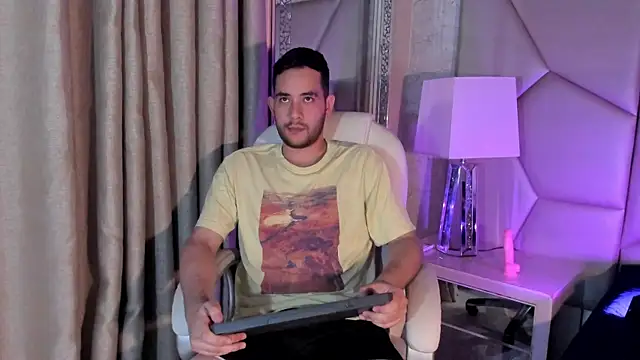 Snapshot of matti_de_lucaa chatting on 09-13-25, 05:02 matti de lucaa online show from 09-13-25, 05:02