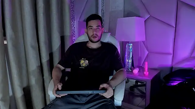 Snapshot of matti_de_lucaa chatting on 09-17-25, 05:25 matti de lucaa online show from 09-17-25, 05:25