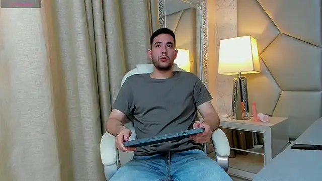 Snapshot of matti_de_lucaa chatting on 09-25-25, 05:38 matti de lucaa online show from 09-25-25, 05:38