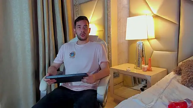 Snapshot of matti_de_lucaa chatting on 09-30-25, 05:29 matti de lucaa online show from 09-30-25, 05:29